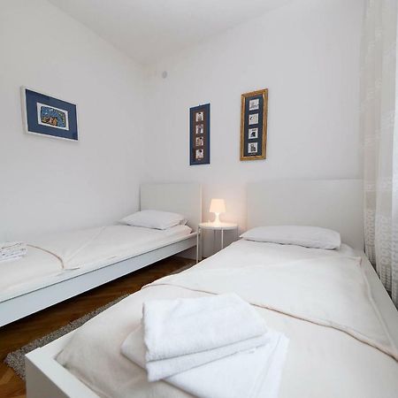 Apartmani Ruzica ซริกเวนิซา ภายนอก รูปภาพ