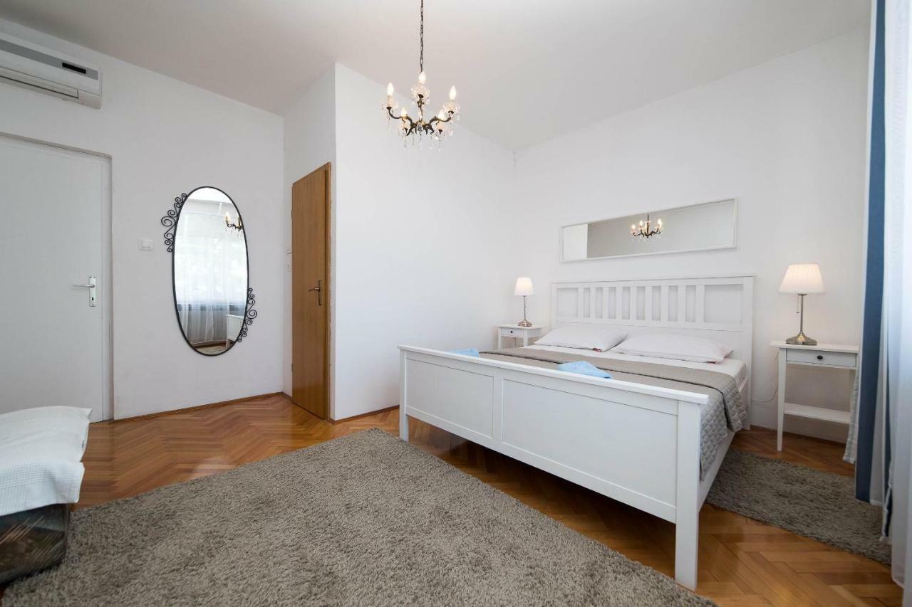 Apartmani Ruzica ซริกเวนิซา ภายนอก รูปภาพ