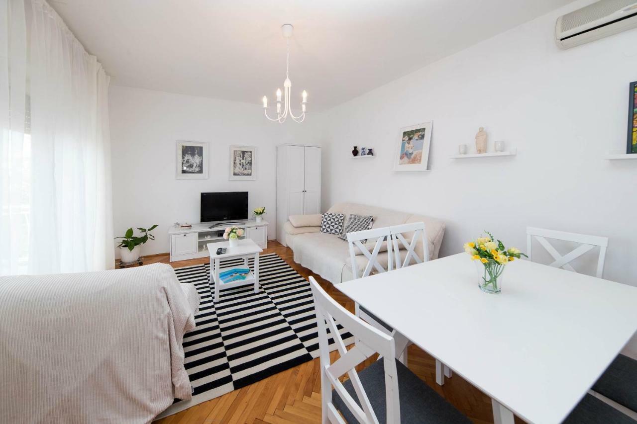 Apartmani Ruzica ซริกเวนิซา ภายนอก รูปภาพ