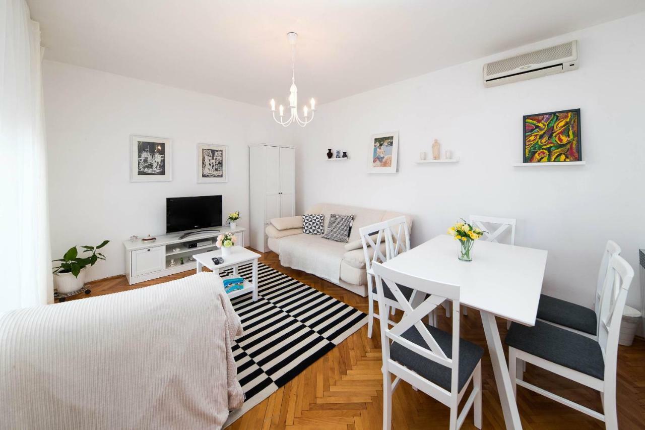 Apartmani Ruzica ซริกเวนิซา ภายนอก รูปภาพ