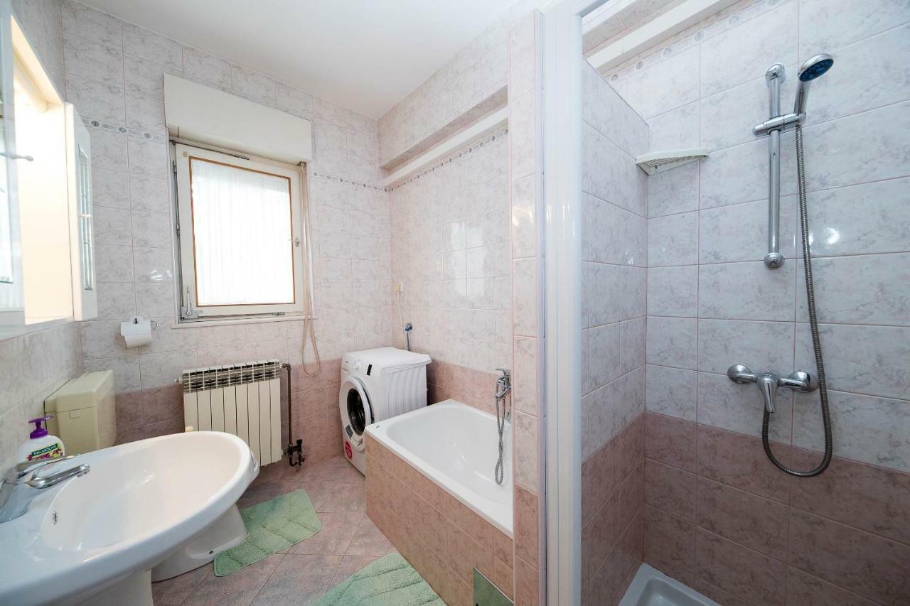Apartmani Ruzica ซริกเวนิซา ภายนอก รูปภาพ