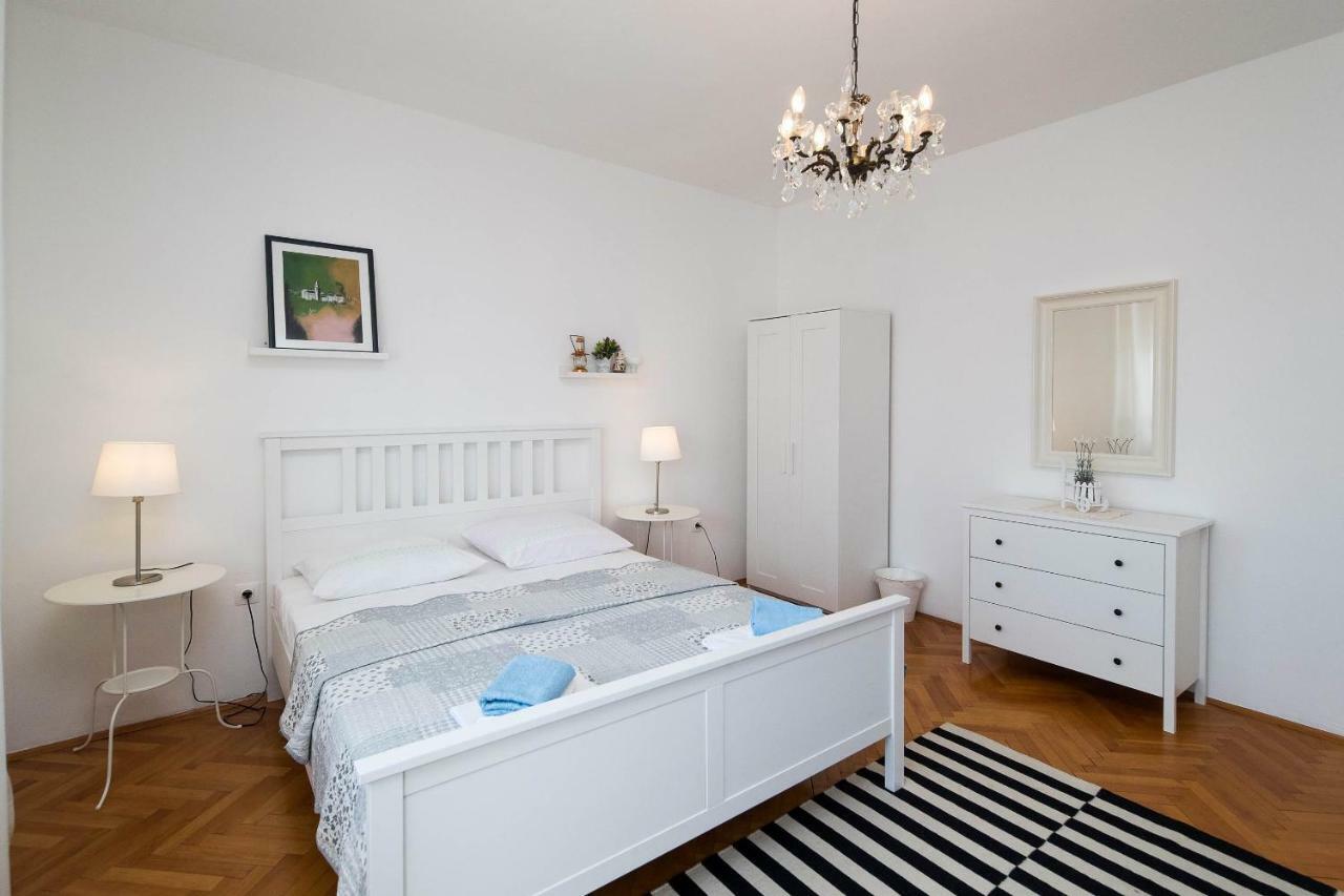 Apartmani Ruzica ซริกเวนิซา ภายนอก รูปภาพ