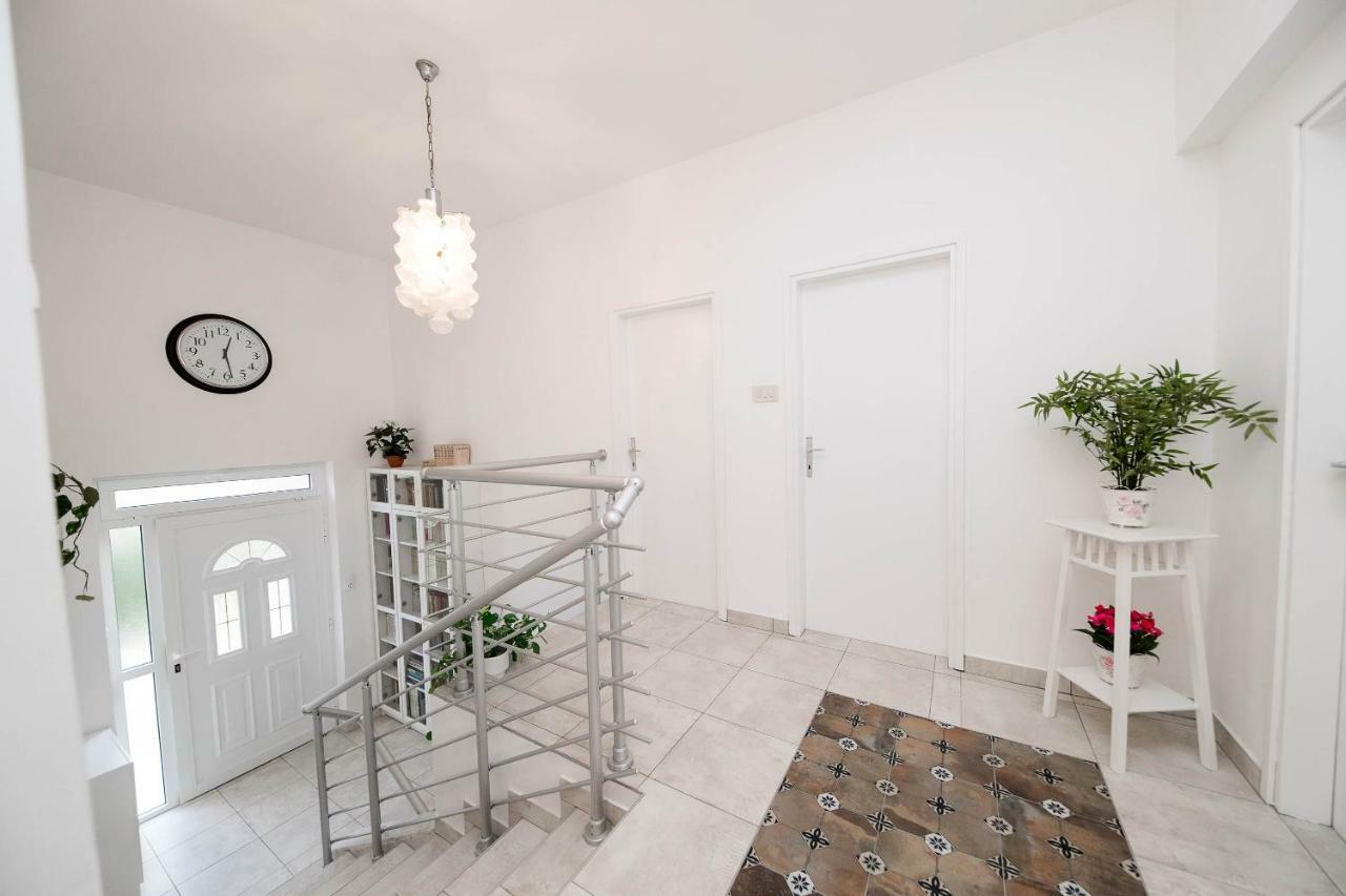 Apartmani Ruzica ซริกเวนิซา ภายนอก รูปภาพ