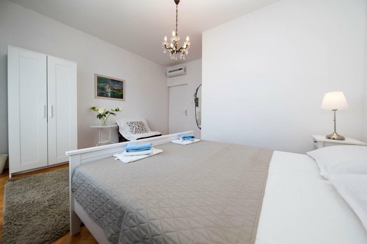 Apartmani Ruzica ซริกเวนิซา ภายนอก รูปภาพ