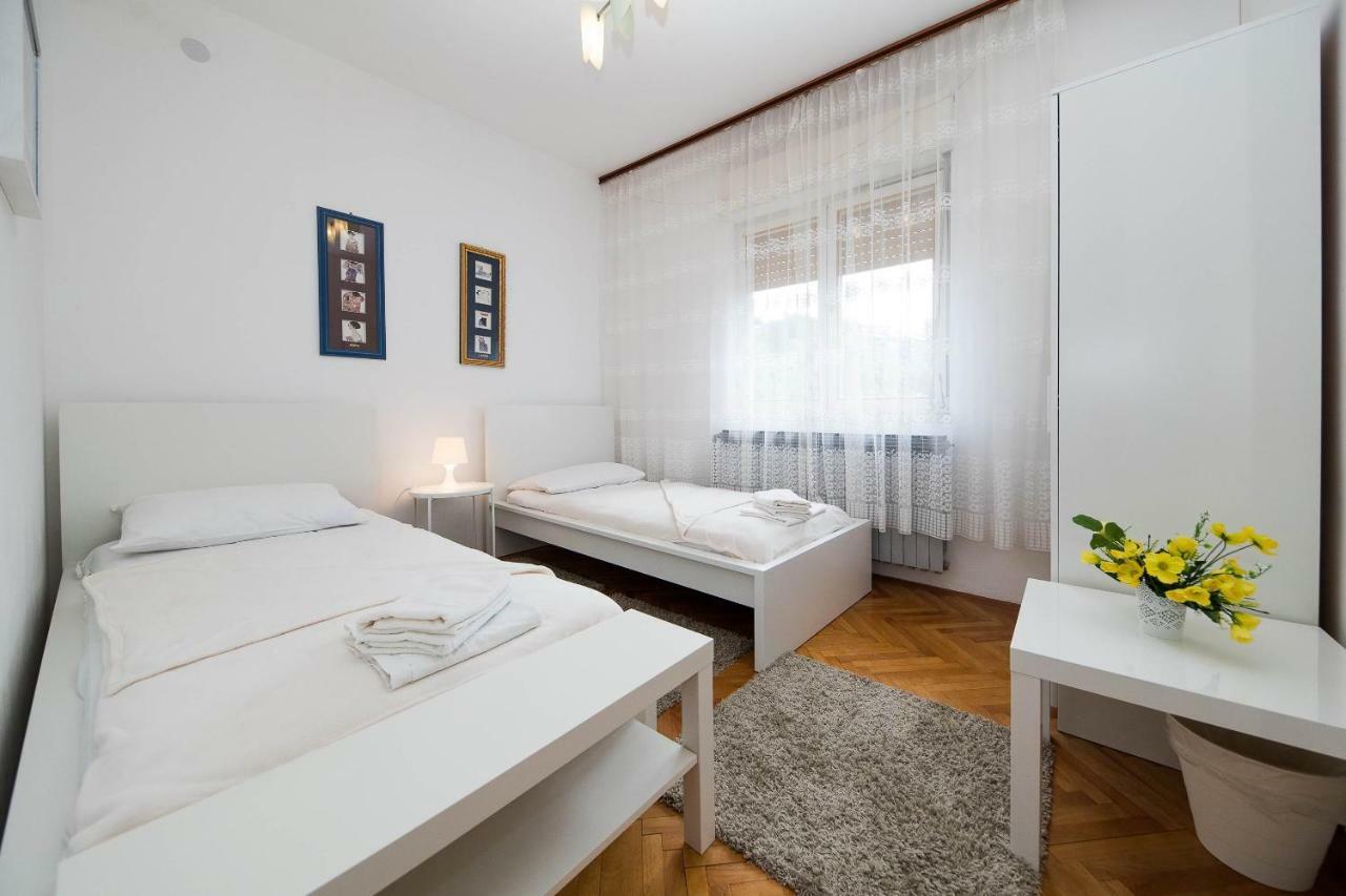 Apartmani Ruzica ซริกเวนิซา ภายนอก รูปภาพ